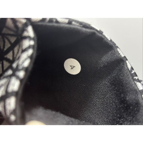 Lululemon Tri Geo Silver Spoon Groove Short Rare Print Women’s Size 4 - Picture 4 of 11